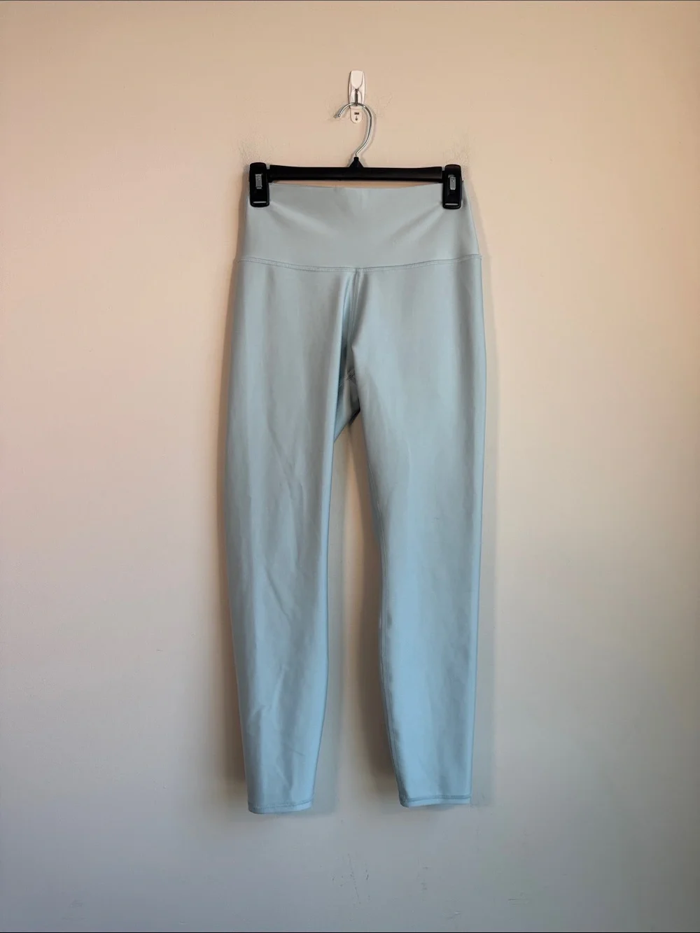 ALO Yoga 7/8 High-Waist Airlift Legging in Chalk Blue - M